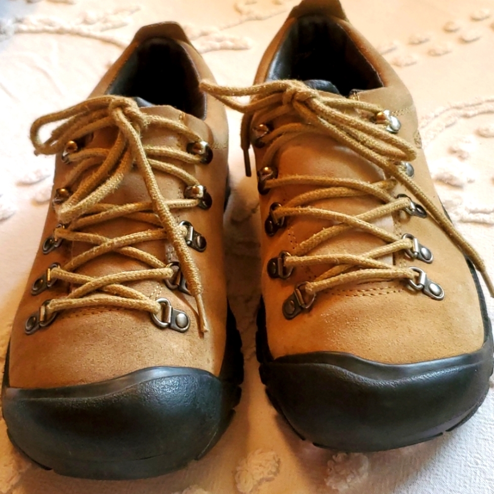 Keen Presidio hicking shoes